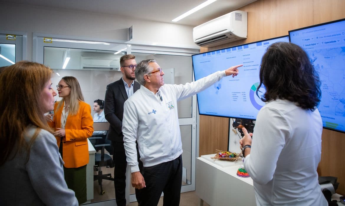 O ministro da Saúde, Alexandre Padilha, anunciou o início do teleatendimento em saúde mental pelo SUS