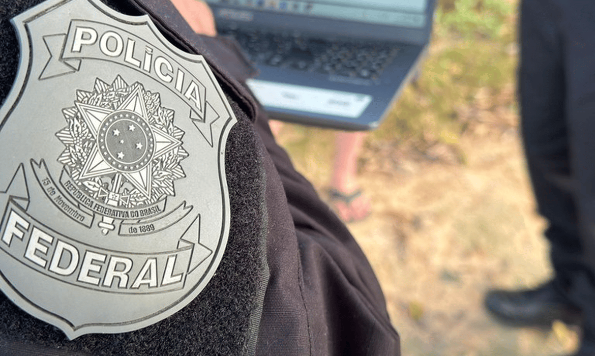 Polícia Federal desvenda rede de policiais ligados a facção