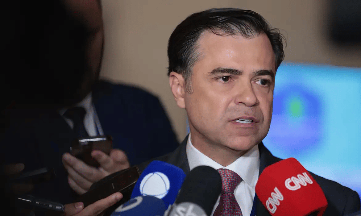 Diretor-geral da Aneel, Sandoval Feitosa