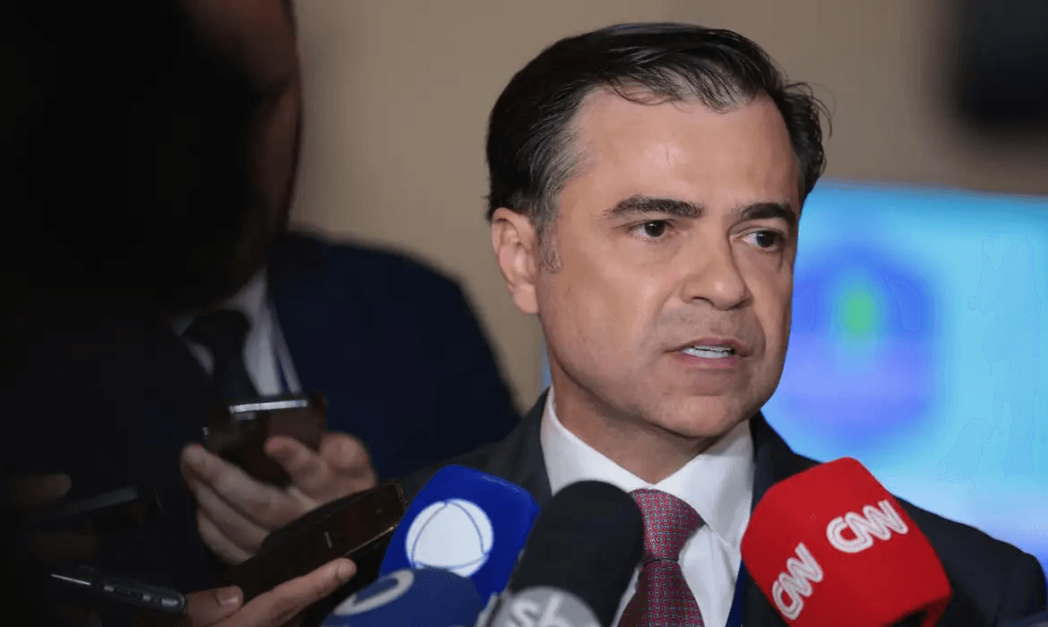 Diretor-geral da Aneel, Sandoval Feitosa