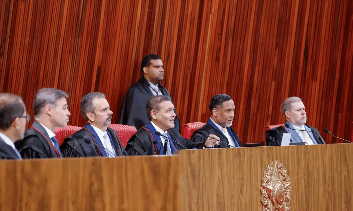 TSE anula votos de Garotinho e define eleição no Rio do 1° turno